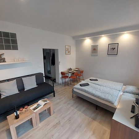 Utulny Apartman S Balkonom Lägenhet Bratislava Exteriör bild