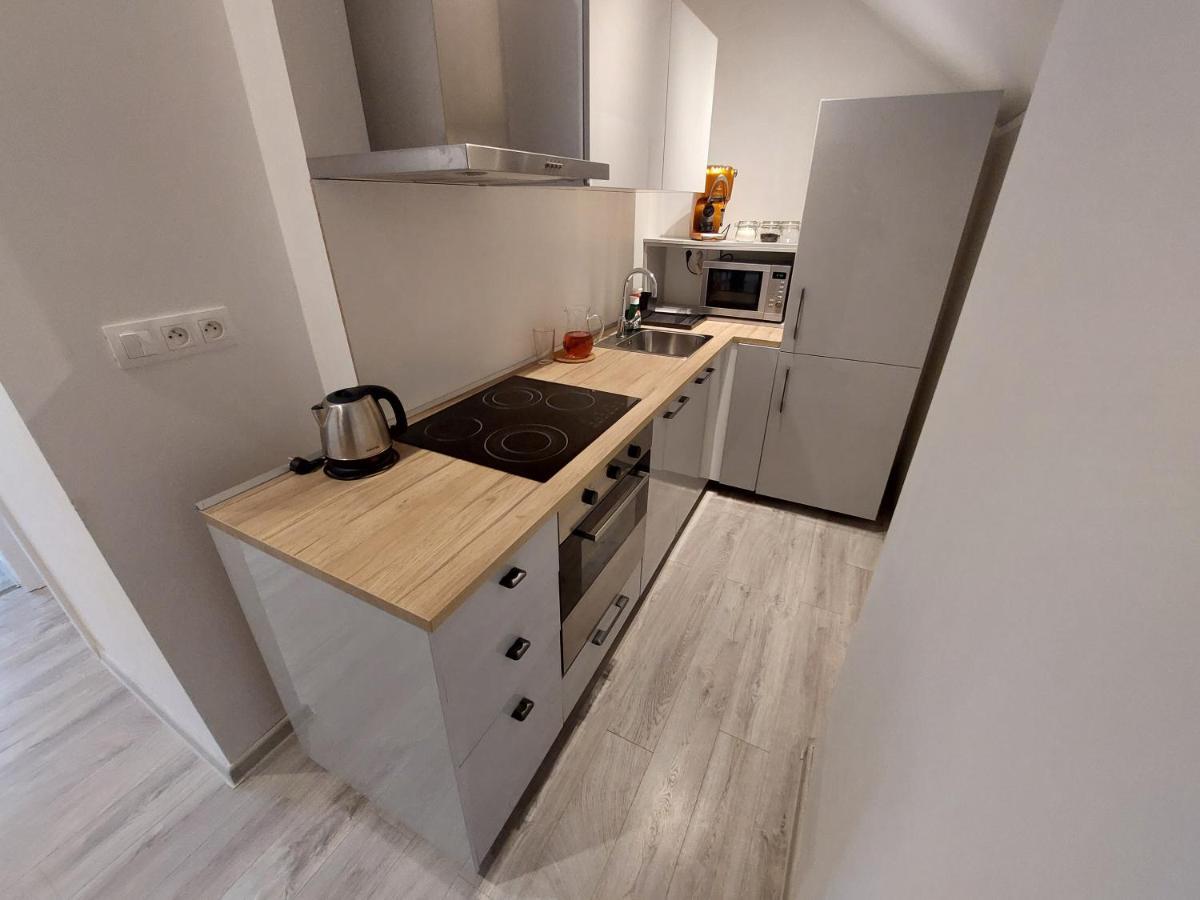 Utulny Apartman S Balkonom Lägenhet Bratislava Exteriör bild