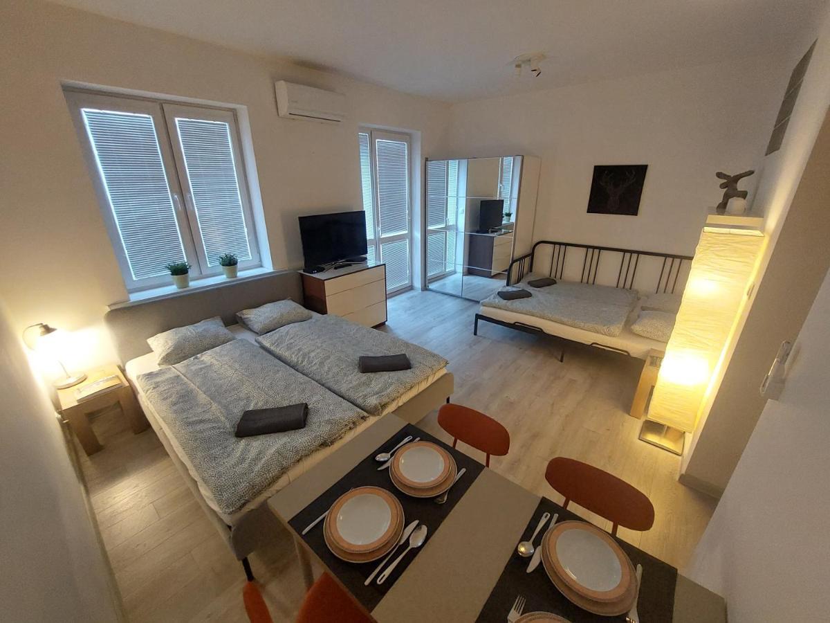 Utulny Apartman S Balkonom Lägenhet Bratislava Exteriör bild