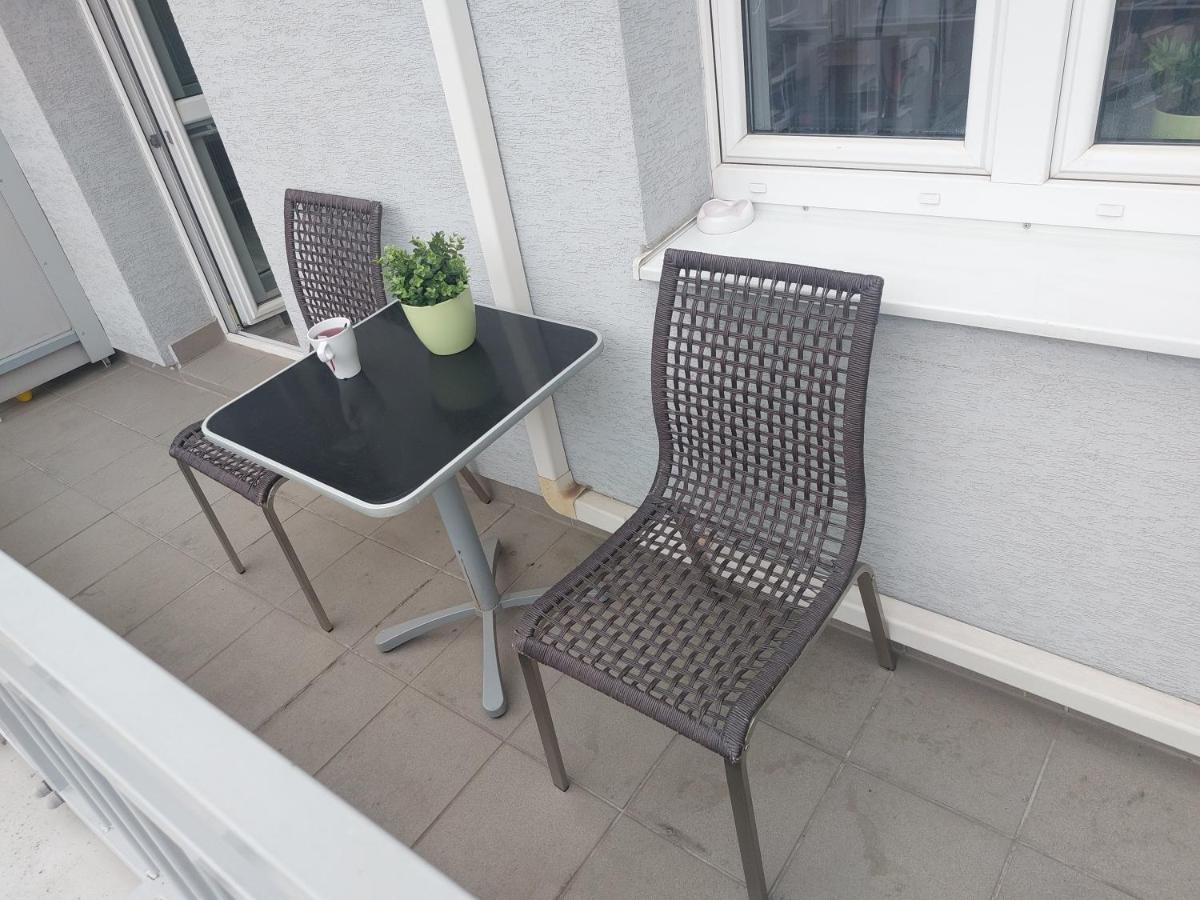 Utulny Apartman S Balkonom Lägenhet Bratislava Exteriör bild