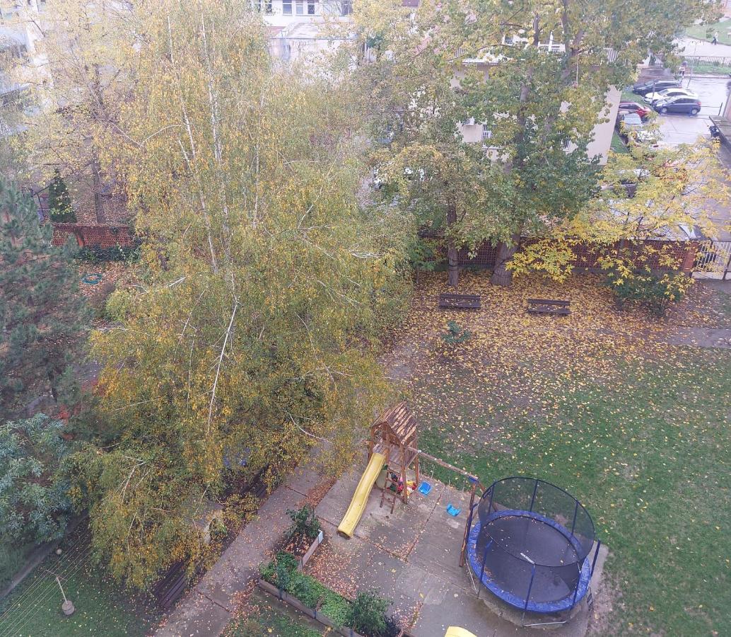 Utulny Apartman S Balkonom Lägenhet Bratislava Exteriör bild