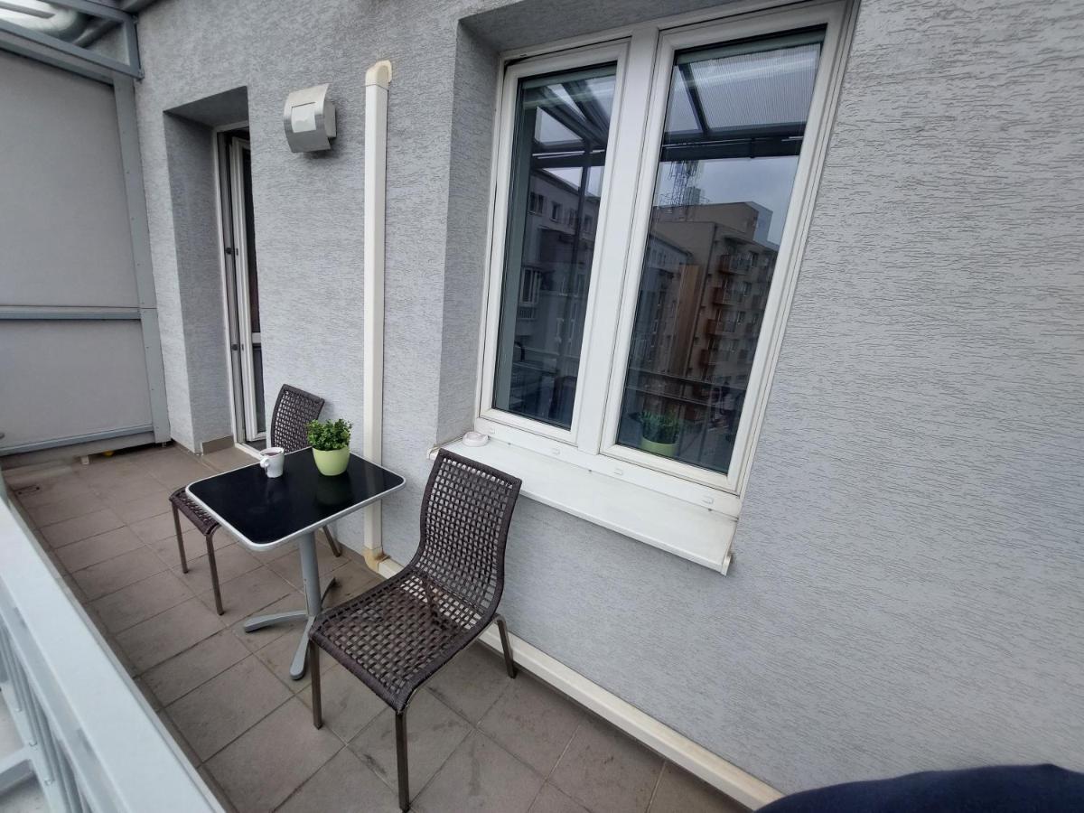 Utulny Apartman S Balkonom Lägenhet Bratislava Exteriör bild