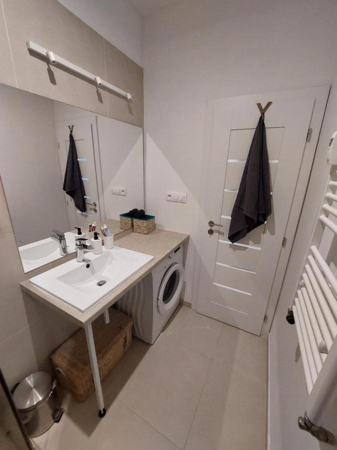 Utulny Apartman S Balkonom Lägenhet Bratislava Exteriör bild